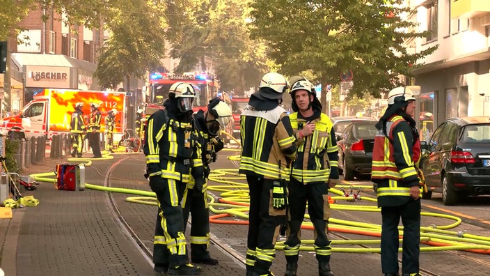 Mehr als 100 Feuerwehrleute bei Großbrand in Bochum im Einsatz