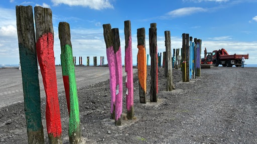Bunte Totems sind zurück auf Halde Haniel