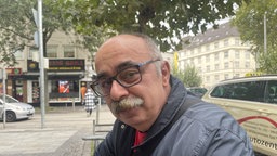 Ali Öztürk guckt in die Kamera