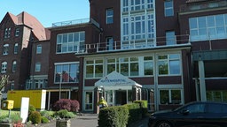 Das Eingangsgebäude des Hüttenhospitals in Dortmund-Hörde