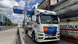 Ein LKW auf dem Gelände der Köppen GmbH