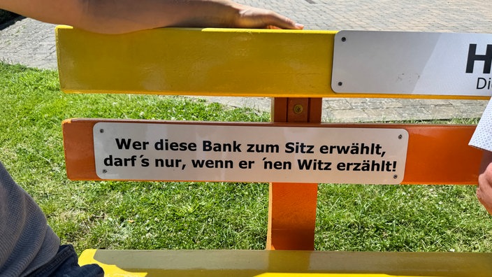 Humorbank: wer hier sitzt muss einen Witz erzählen 