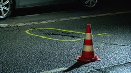 Ein Schlagloch am Unfallort
