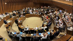 Essener Politikerinnen und Politiker im Ratssall der Stadt Essen