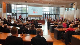 Mitglieder der Gelsenkirchener SPD bei der Stichwahl im Hans-Sachs-Haus
