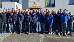 Mitglieder des Fanclubs "Schalker Füchse"