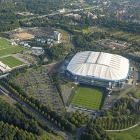Luftbild von Gelsenkirchen mit der Veltins-Arena.