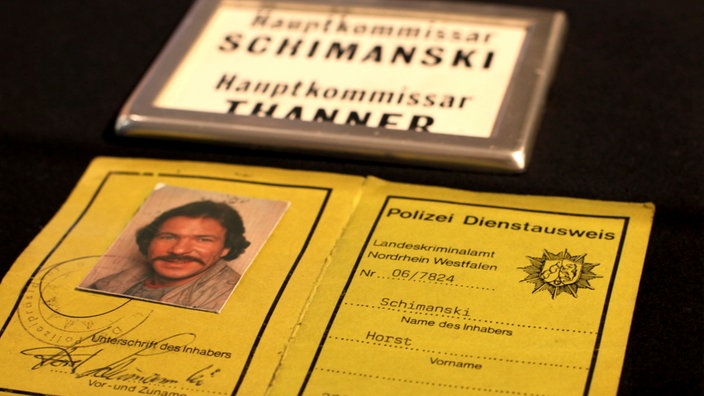 Dienstausweis des Tatort-Kommissars Horst Schimanski als Objekt in der Ausstellung „Im Fadenkreuz – 40 Jahre Tatort“ im Düsseldorfer Filmmuseum (2010)