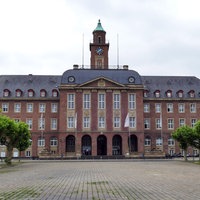 Friedrich-Ebert-Platz und Rathaus in Herne.