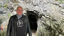 Höhlenforscher Stefan Voigt vor der Kluterthöhle in Ennepetal