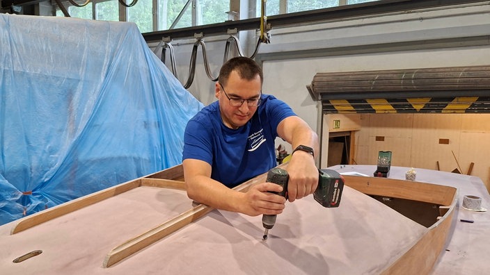 Der Ukrainer Andrii Dolinskyi bei der Arbeit
