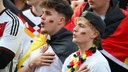 Deutsche Fans singen die Nationalymne