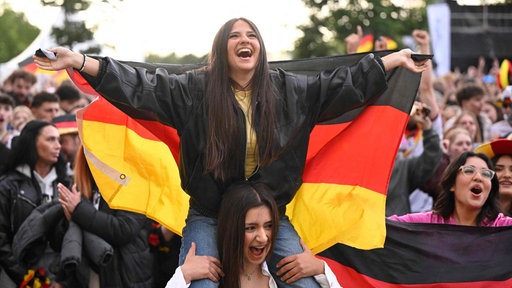 Deutsche Fans feiern beim Public Viewing