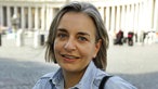 Kriegsfotografin Anja Niedringhaus lächelt in die Kamera