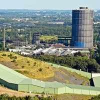 Gasometer und Schornsteine in Oberhausen.