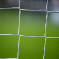 Das Netz eines Fußballtores in Nahaufnahme