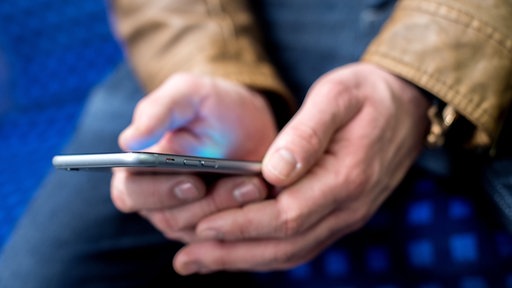 Smartphone-Nutzer unterwegs