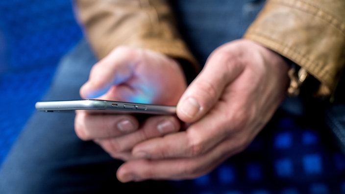 Smartphone-Nutzer unterwegs