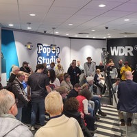 Menschen im WDR-Pop-Up-Studio