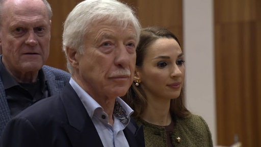 Neuer stellv. Bürgermeister in Gelsenkirchen, Norbert Emmerich von der AfD umringt von Fraktionskollegen am 10.12.25