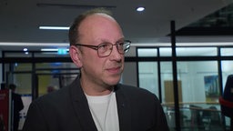 SPD-Fraktionschef Domnic Schneider nach der Wahl des AfD-Kandidaten zum stellvertretenden Bürgermeister in Gelsenkirchen am 10.12.25