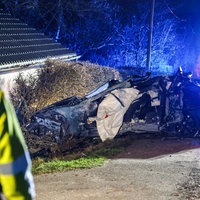 Auto kracht in Hauswand in Enneptal: Fahrer stirbt