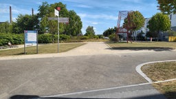 Ein Radweg mit Schild