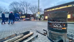 Streikposten vor den Hüttenwerken Krupp Mannesmann