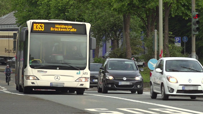 Ein Linienbus auf der Straße