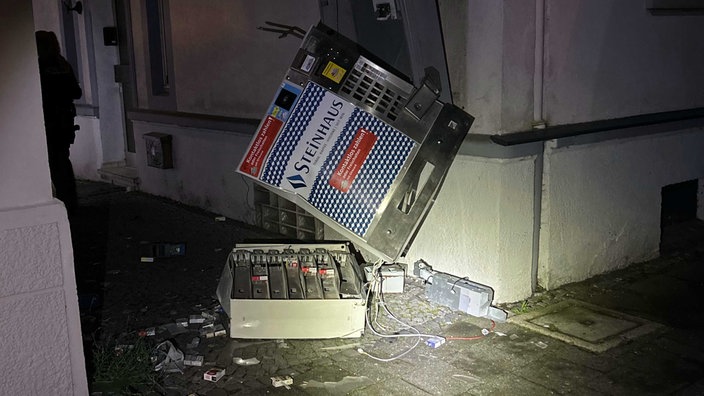 Der gesprengte Zigarettenautomat im Hellinghäuser Weg in Lippstadt