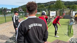 Die internationale Elite auf der Minigolfanlage zwischen den Ortsteilen Grönebach und Hildfeld