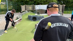 Die internationale Elite auf der Minigolfanlage zwischen den Ortsteilen Grönebach und Hildfeld
