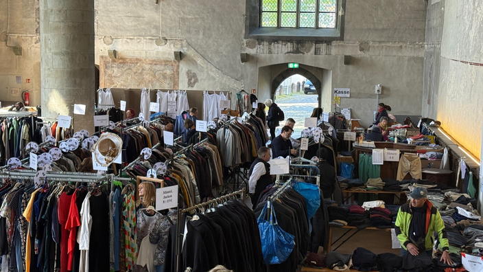 Der Flohmarkt mit den Ständen