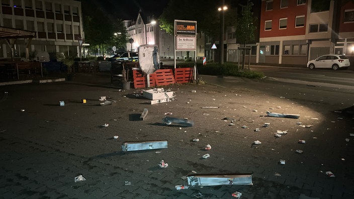 Die Umgebung um den gesprengten Zigarettenautomat 