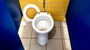 Der Toilettendeckel wurde abmontiert