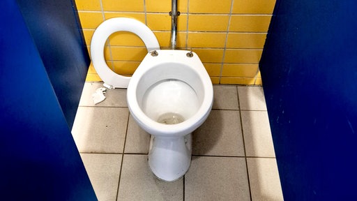 Der Toilettendeckel wurde abmontiert