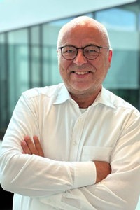 Porträt von Prof. Dr. Stephan Rüschen