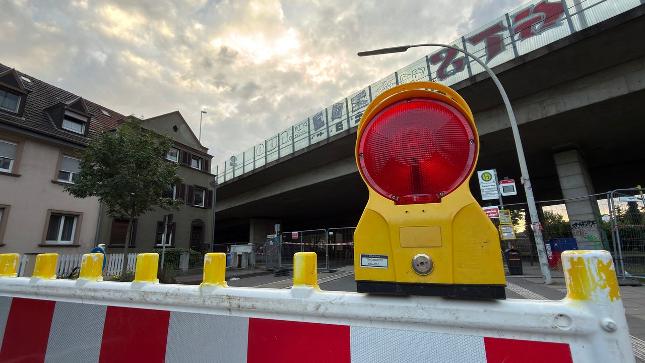 Absperrung vor Nordbrücke in Bonn