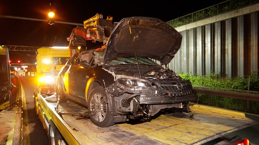Totalschaden nach Unfall in Gewichtsmessanlage auf der A43