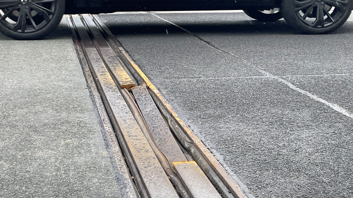 Talbrücke Sichter kaputtes Metallstück.