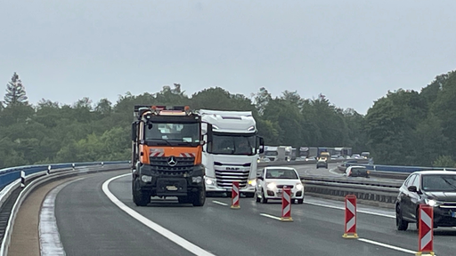 Zähfließender Verkehr auf der Talbrücke Sichter