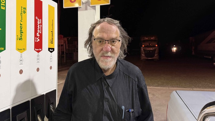Dirk Sengstmann an der Zapfsäule