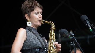 Saxofonistin Karolina Strassmayer