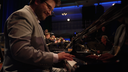 Simon Oslender mit der WDR Big Band