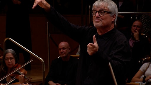 Das WDR Sinfonieorchester unter Leitung von Ingo Metzmacher spielt die Sinfonie Nr. 7 in e-Moll von Gustav Mahler am 27.09.2025 in der Kölner Philharmonie.