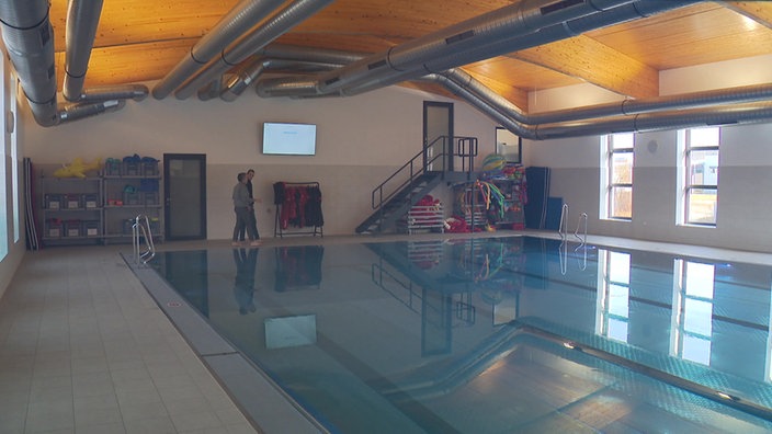 Schwimmbad in Bonn, speziell für die Schwimmausbildung, das Schwimmverband NRW und ein privater Investor in drei Monaten gebaut haben. 