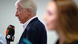 Gelsenkirchen: Norbert Emmerich (AfD, l), Kandidat für das Amt des Oberbürgermeisters in Gelsenkirchen