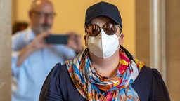 Andrea Tandler kommt zur Sitzung des Masken-Untersuchungsausschusses im Bayerischen Landtag zur Zeugenvernehmung, Aufnahme vom 27.07.2022