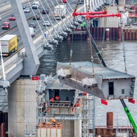 Luftaufnahme vom Baustellenbereich West der neuen Leverkusener Rheinbrücke in Köln-Merkenich.