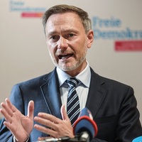 Bundesfinanzminister Christian Lindner (FDP) nach einem Gespräch mit der FDP-Landtagsfraktion in Düsseldorf